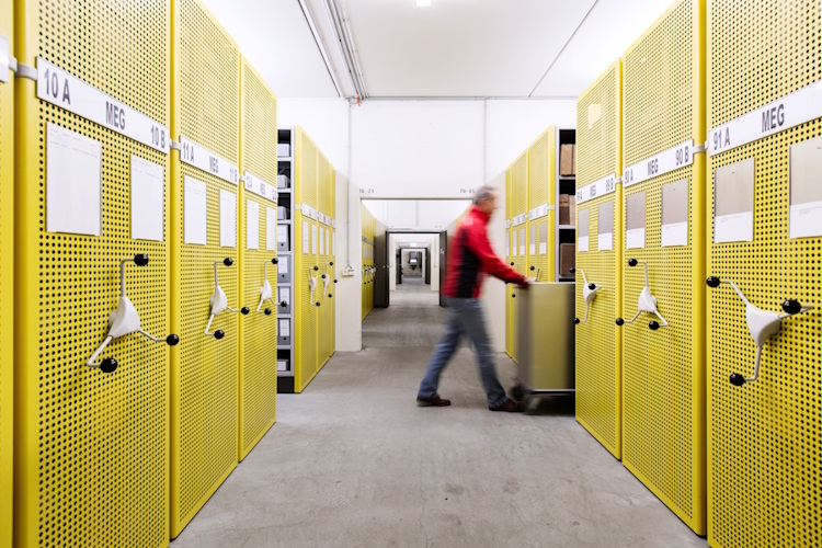 Storage room with filing cabinets, ©Roeler.